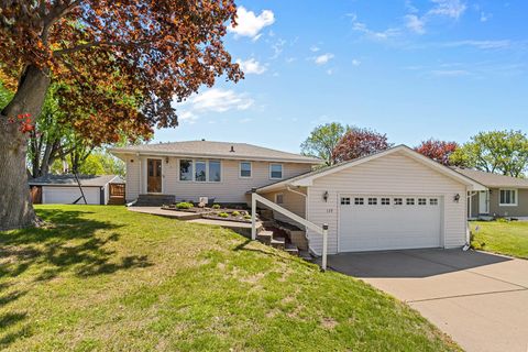 139 Greenway Avenue N Oakdale MN 55128