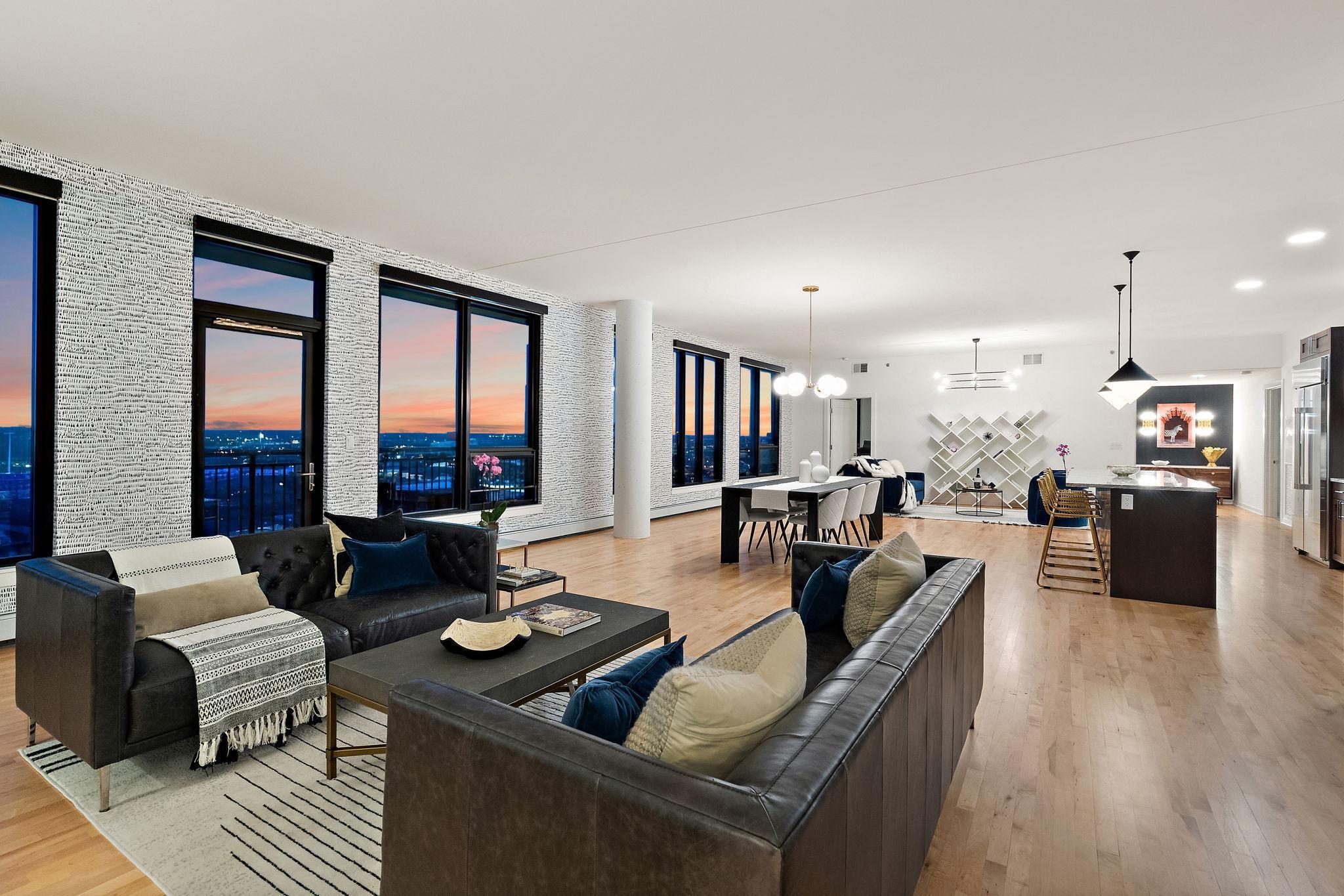 Minneapolis, Minnesota, 55415, United States, 3 Bedrooms Bedrooms, ,3 BathroomsBathrooms,Residential,Active,2019808