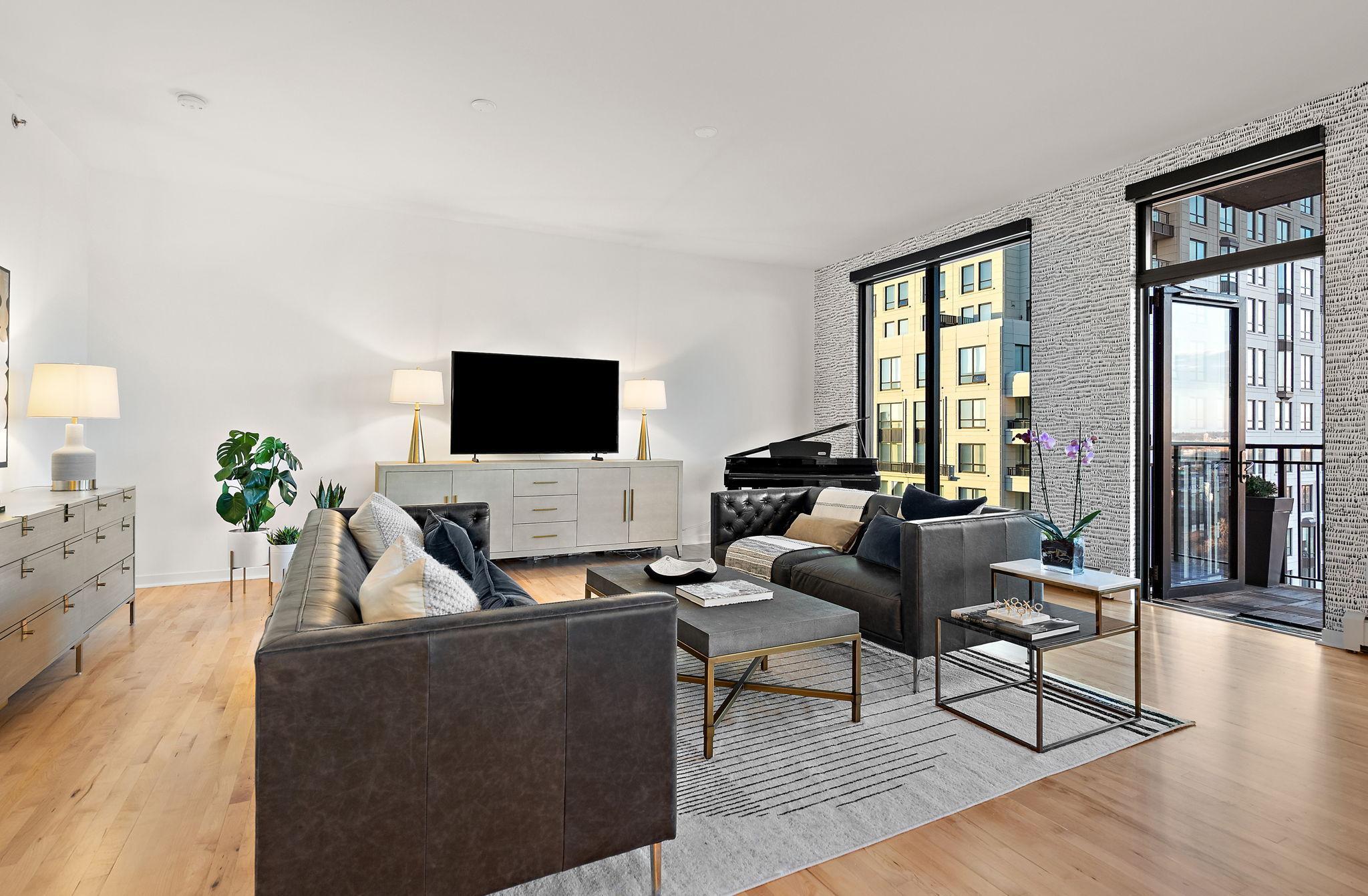 Minneapolis, Minnesota, 55415, United States, 3 Bedrooms Bedrooms, ,3 BathroomsBathrooms,Residential,Active,2019808