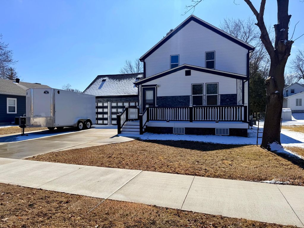 Photo of 120 W Okabena Street, Worthington, MN 56187 (MLS # 7034489)