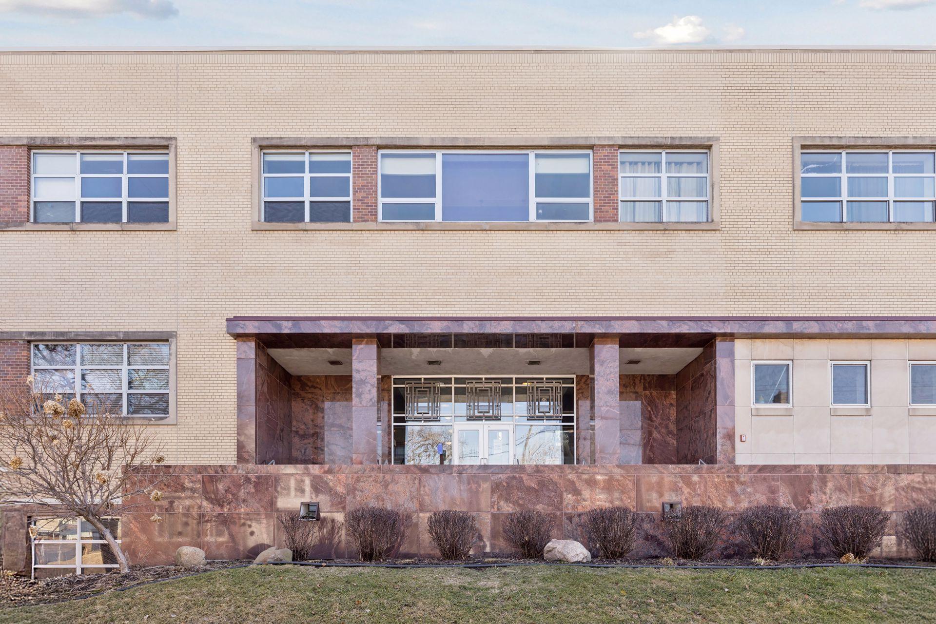 111 E Franklin Avenue 320