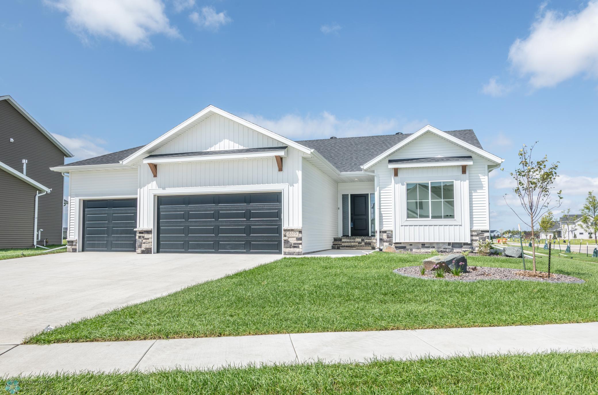 Horace, North Dakota 58047, United States, 5 Bedrooms Bedrooms, ,3 BathroomsBathrooms,Residential,Active,257267