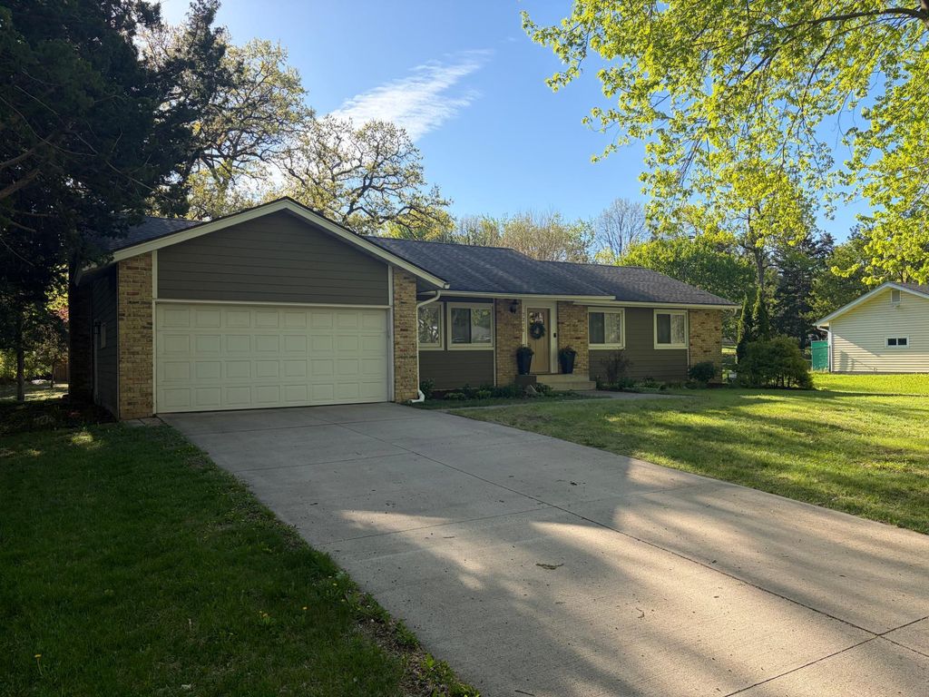 Photo of 7270 Timber Lane N, Maple Grove, MN 55369 (MLS # 7062774)