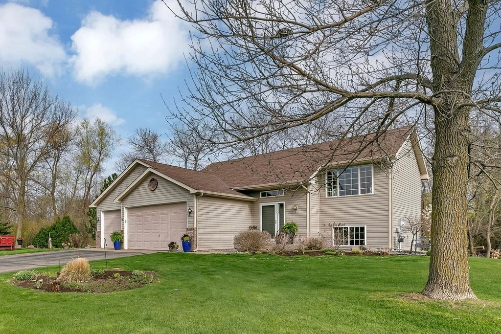 Photo of 610 Knollwood Court, Annandale, MN 55302 (MLS # 7062180)