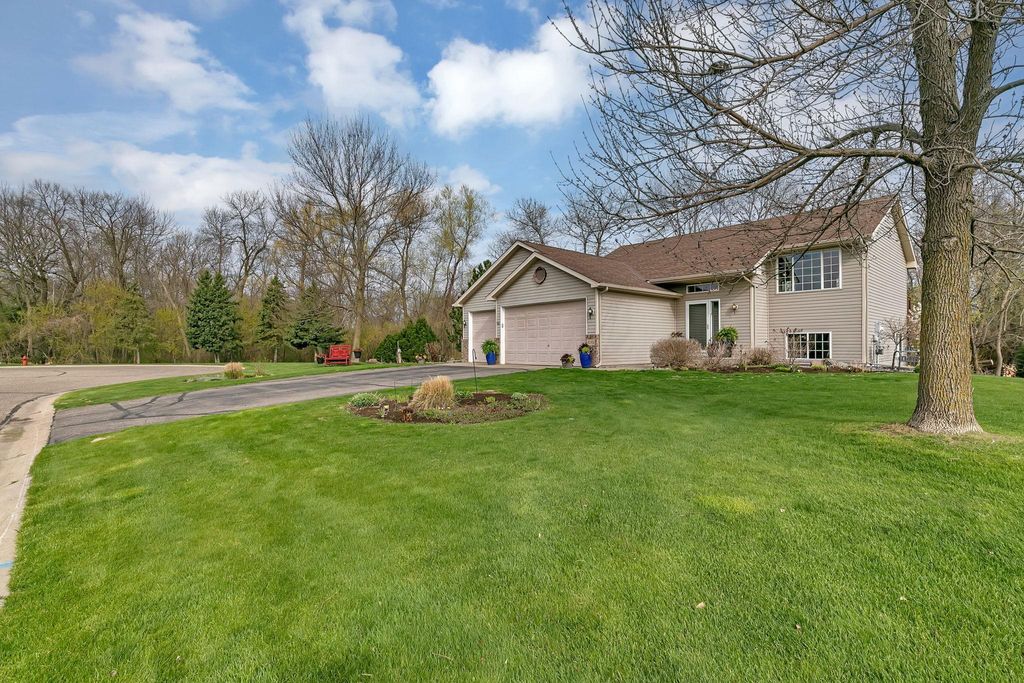 Photo of 610 Knollwood Court, Annandale, MN 55302 (MLS # 7062180)