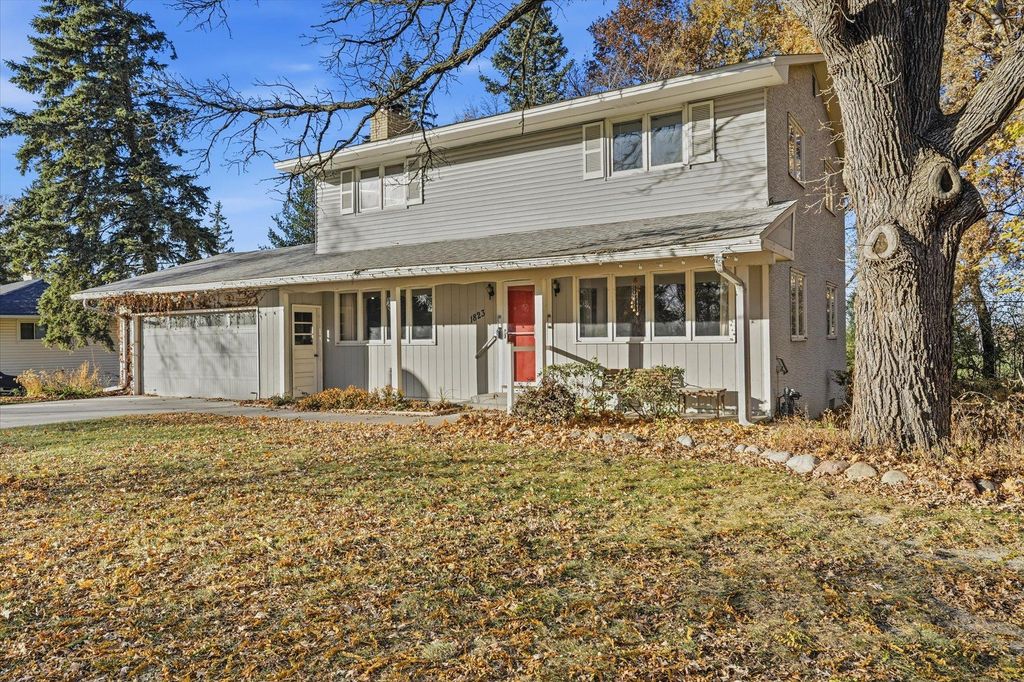 Photo of 1823 Gramsie Road, Arden Hills, MN 55112 (MLS # 7006838)