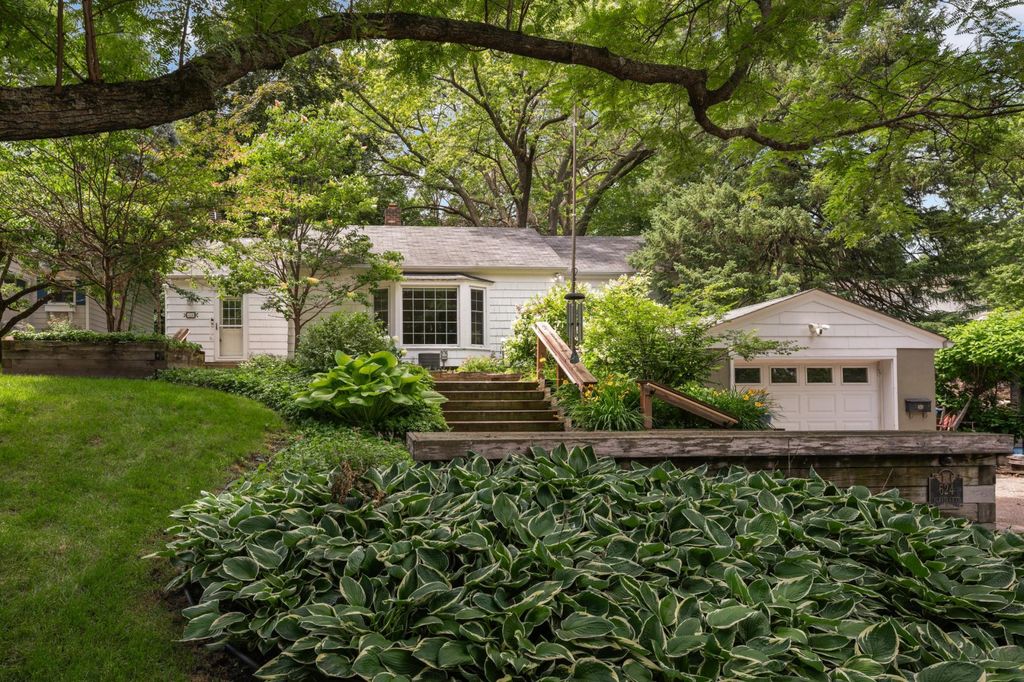 Photo of 624 Pleasant Street, Excelsior, MN 55331 (MLS # 7098510)