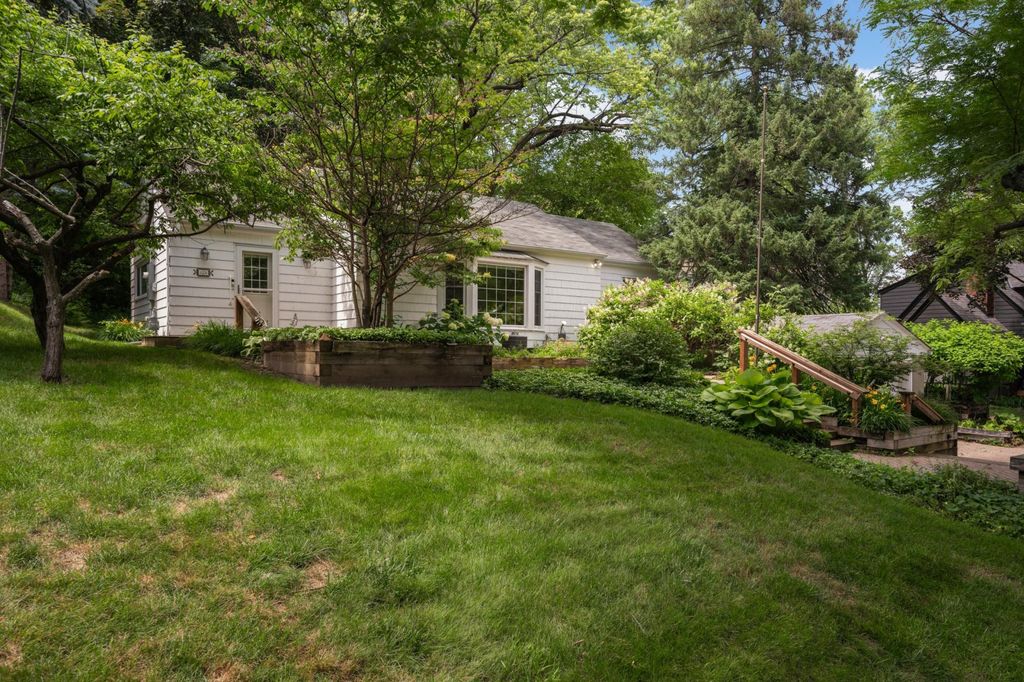 Photo of 624 Pleasant Street, Excelsior, MN 55331 (MLS # 7098510)