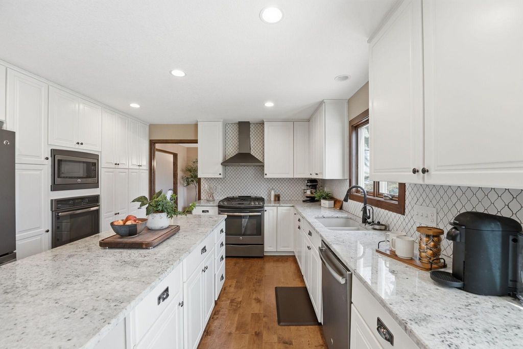 Photo of 110952 Von Hertzen Court, Chaska, MN 55318 (MLS # 7029163)