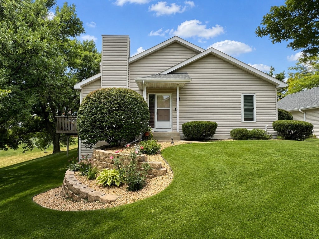 Photo of 10295 Arrowwood Drive, Eden Prairie, MN 55347 (MLS # 7136763)