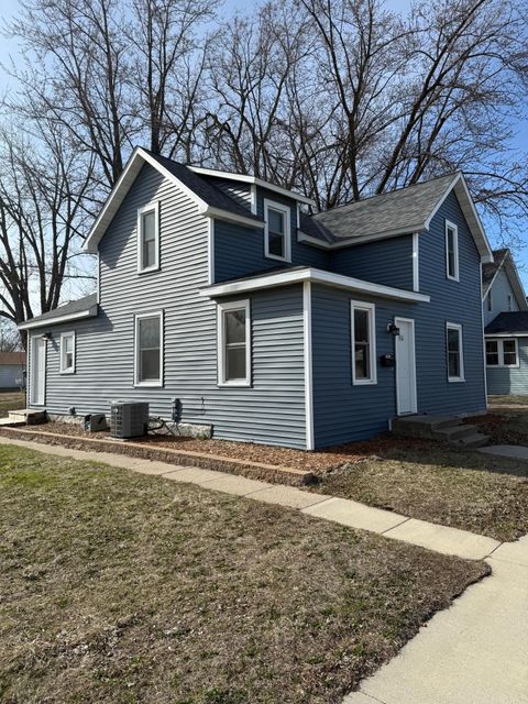 Photo of 436 Adams Street SE, Hutchinson, MN 55350 (MLS # 6709595)