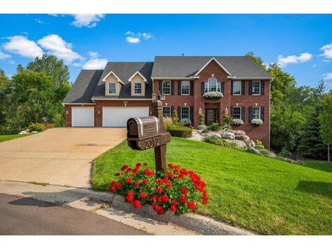 2012 Pine Ridge Drive West Saint Paul MN 55118