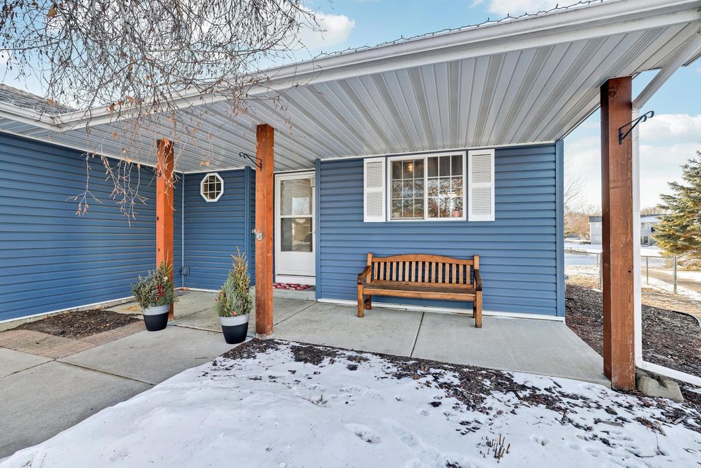 Photo of 224 Hickory Lane E, Shakopee, MN 55379 (MLS # 7015994)