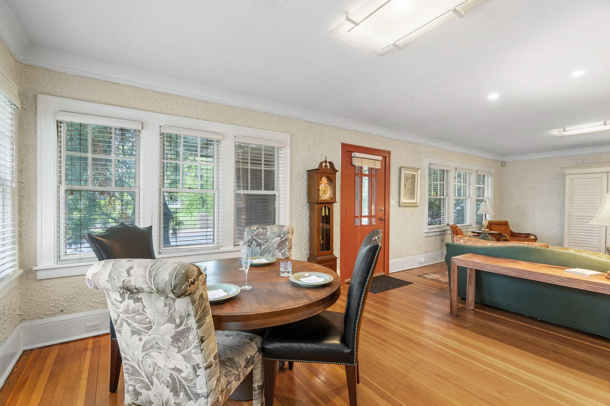 324 W Diamond Lake Road
