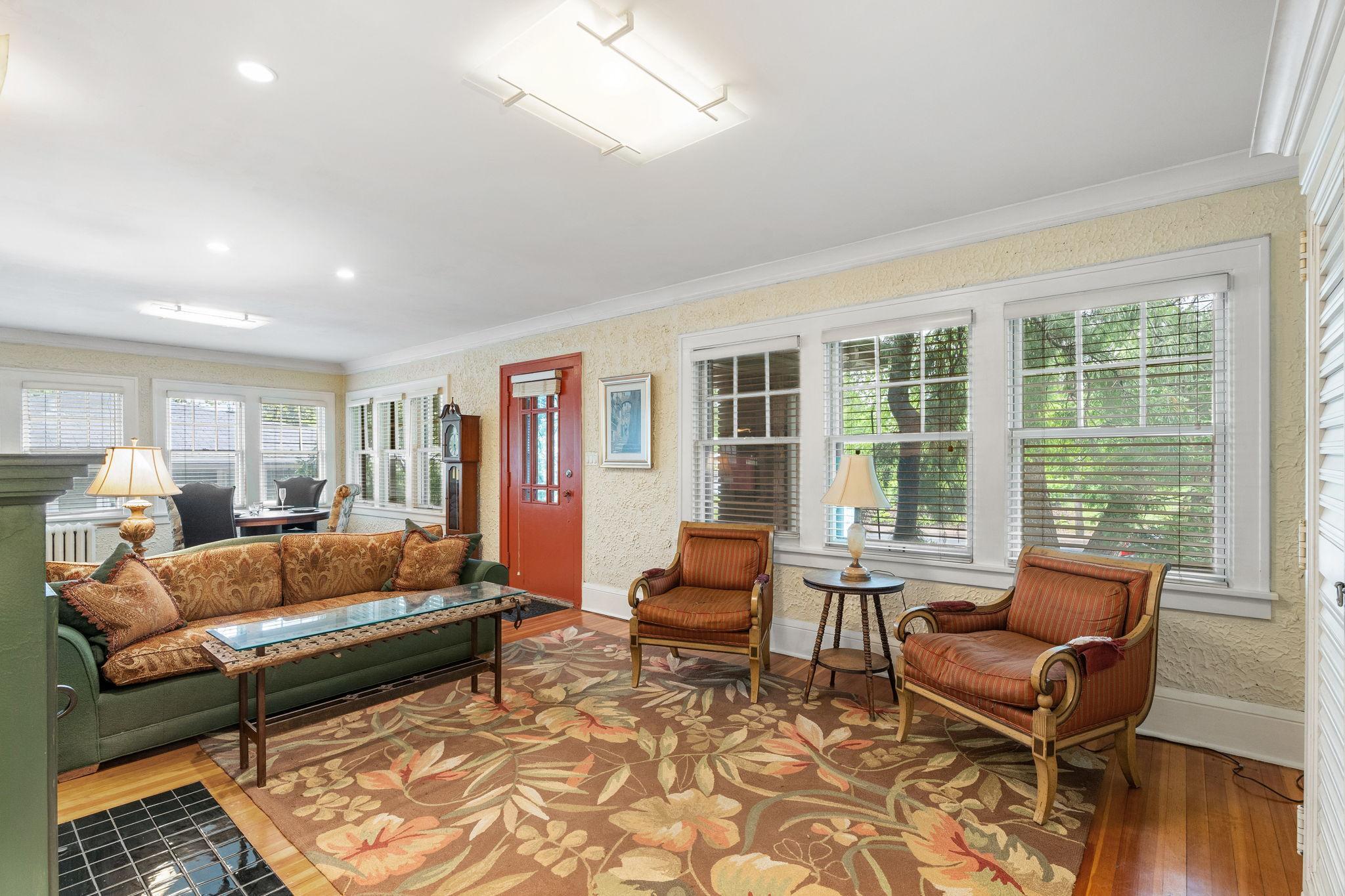 324 W Diamond Lake Road