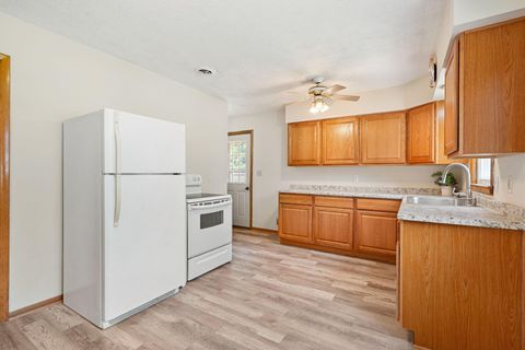 Photo of 2111 3rd Avenue SE, Austin, MN 55912 (MLS # 6766103) Photo of 2111 3rd Avenue SE, Austin, MN 55912 (MLS # 6766103)