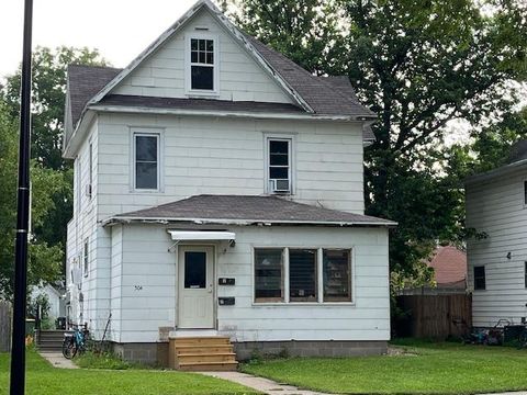 Photo of 504 W Lyon Street, Marshall, MN 56258 (MLS # 6770277)