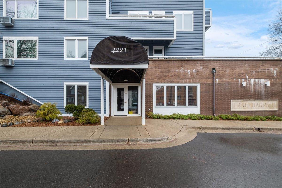 4221 Upton Avenue S 106