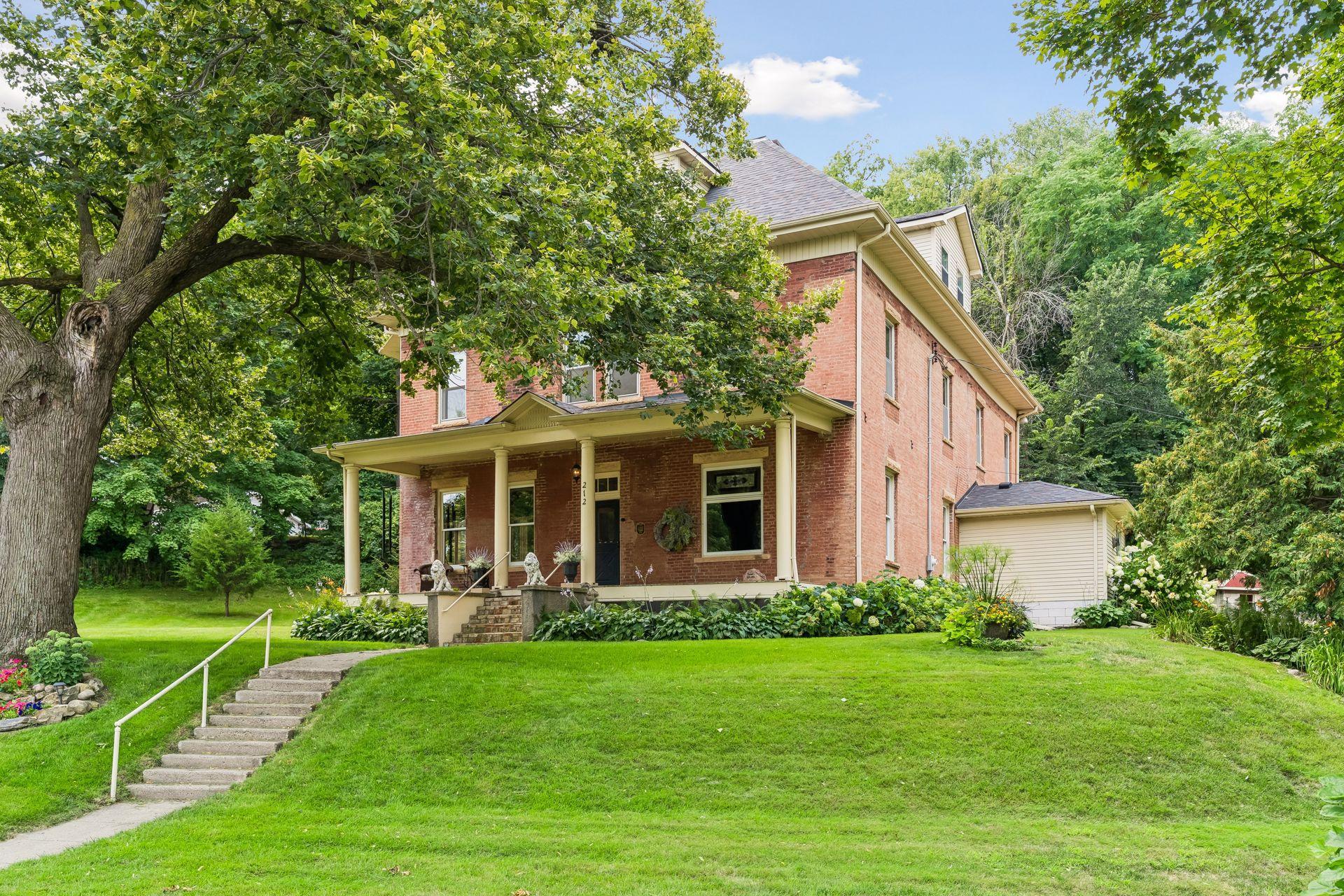 212 N 6th Street