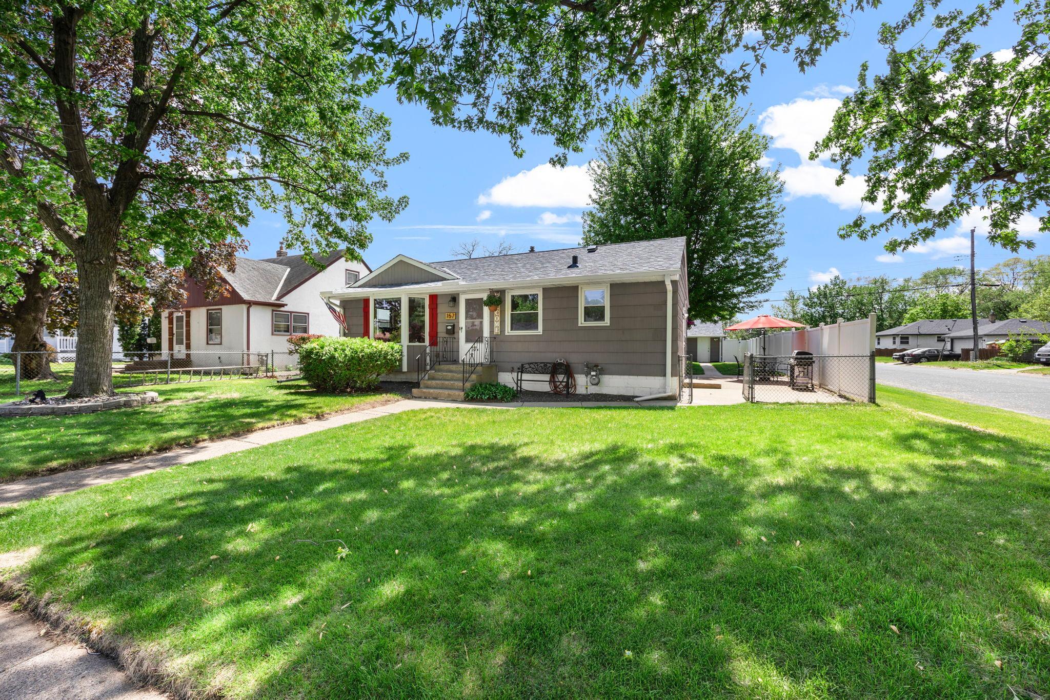 157 Macarthur Street W