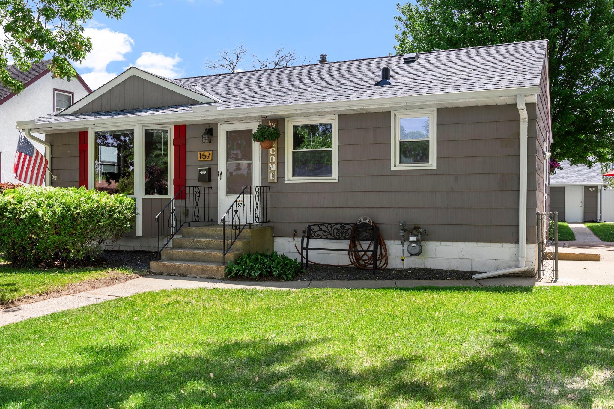 157 Macarthur Street W