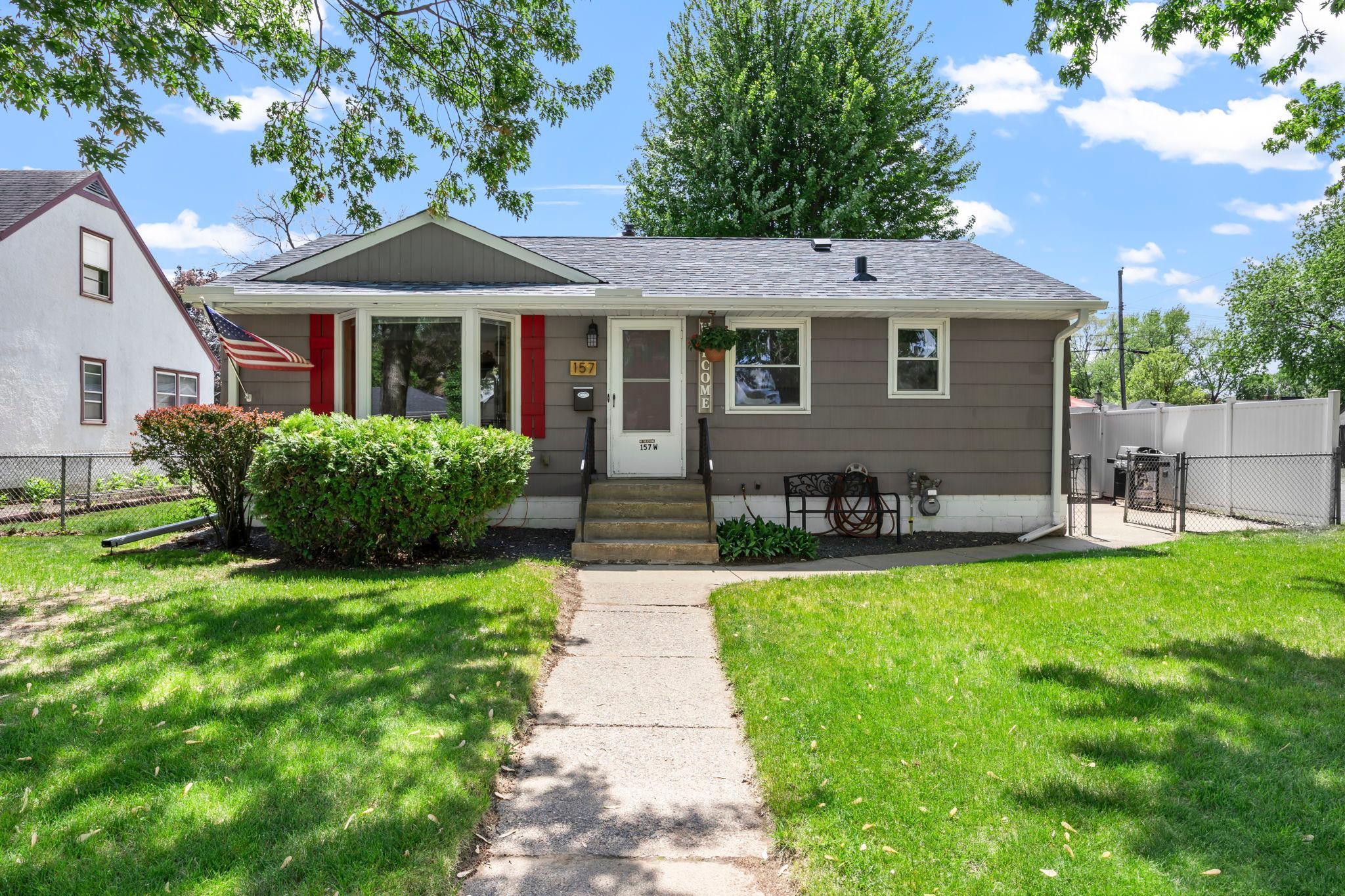 157 Macarthur Street W