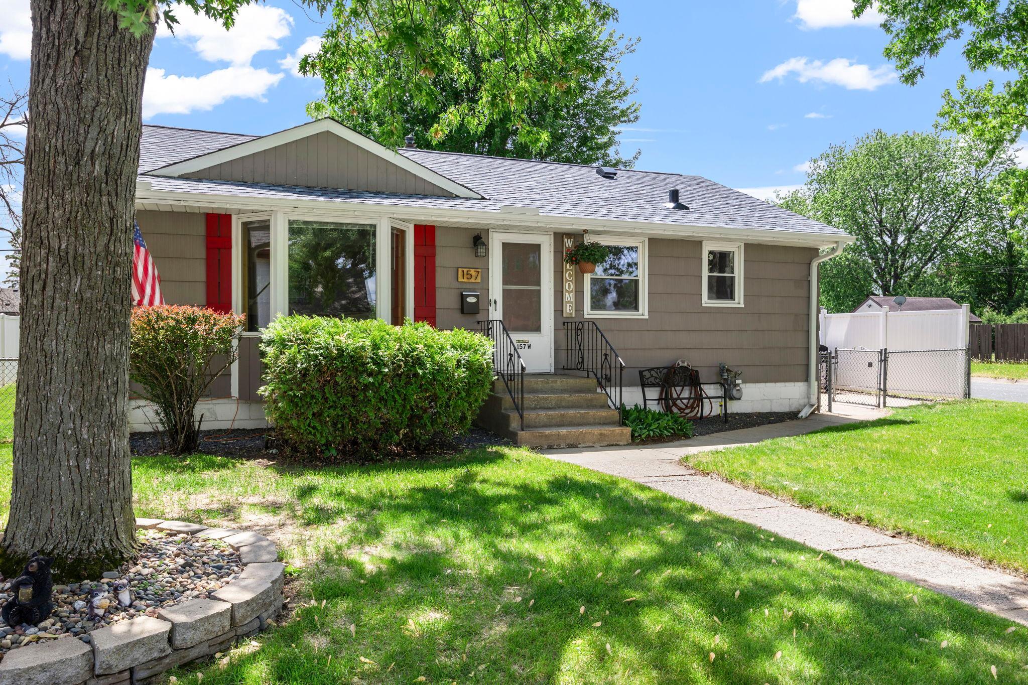 157 Macarthur Street W