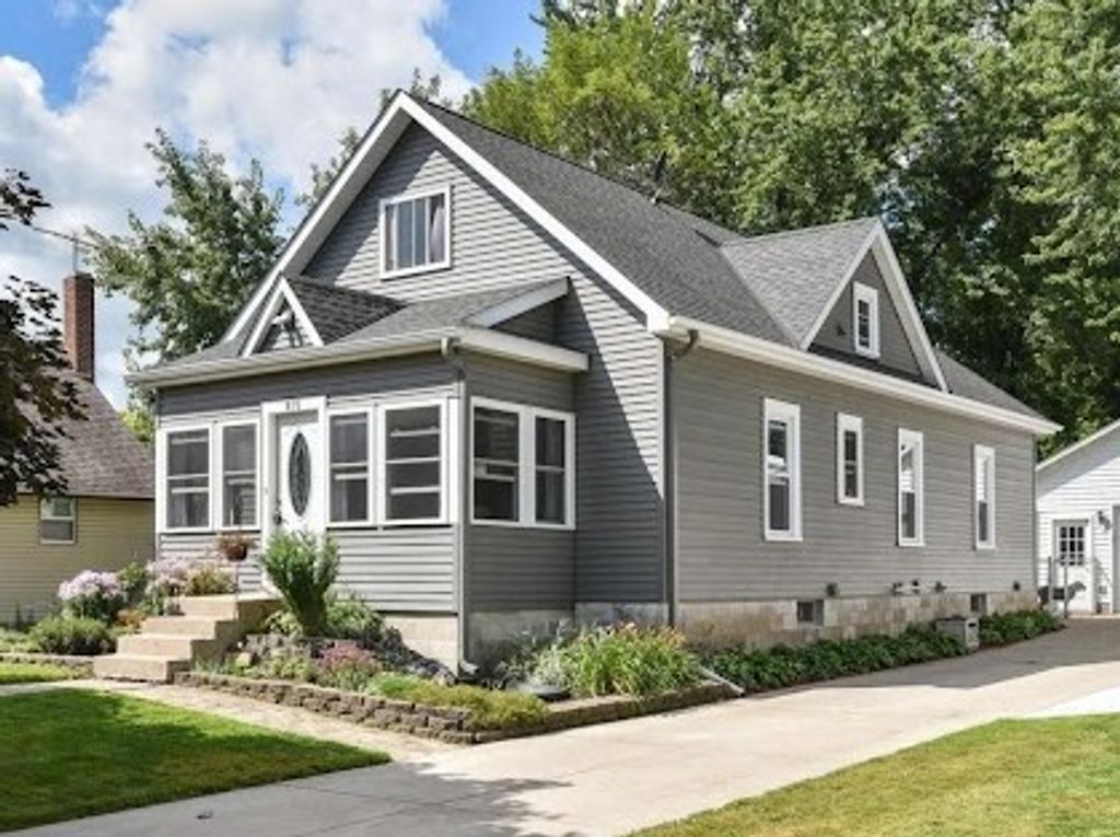 Photo of 815 10th Avenue, Howard Lake, MN 55349 (MLS # 7073457)