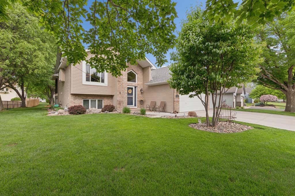 Photo of 9039 Vickors Crossing, Brooklyn Park, MN 55443 (MLS # 7116422)