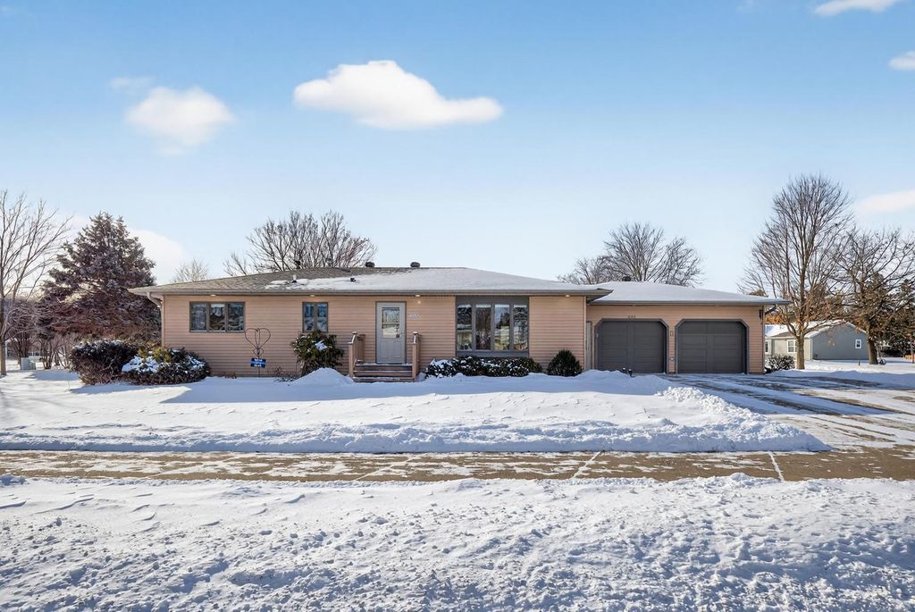 Photo of 302 Cross Street, Lake City, MN 55041 (MLS # 7010562)