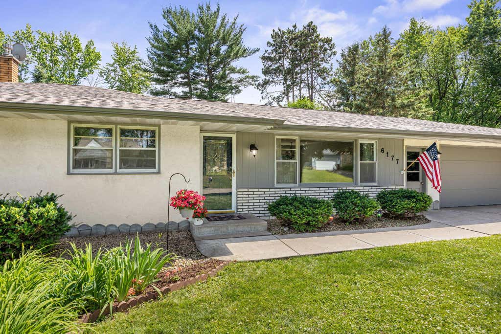 Photo of 6177 Upper 48th Street N, Oakdale, MN 55128 (MLS # 7100147)