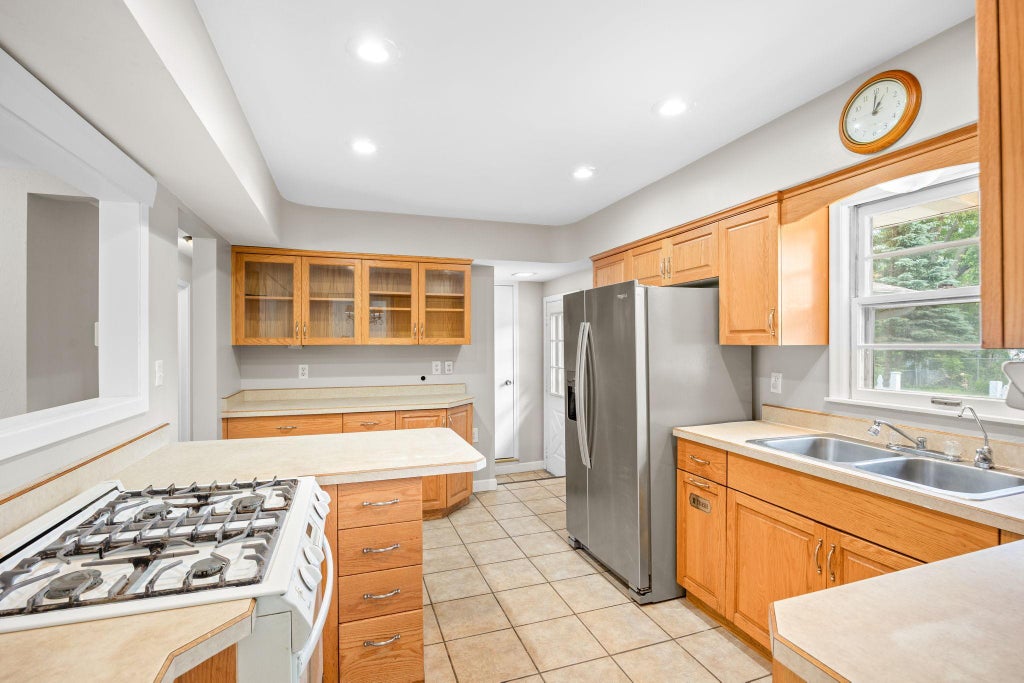 Photo of 6177 Upper 48th Street N, Oakdale, MN 55128 (MLS # 7100147)