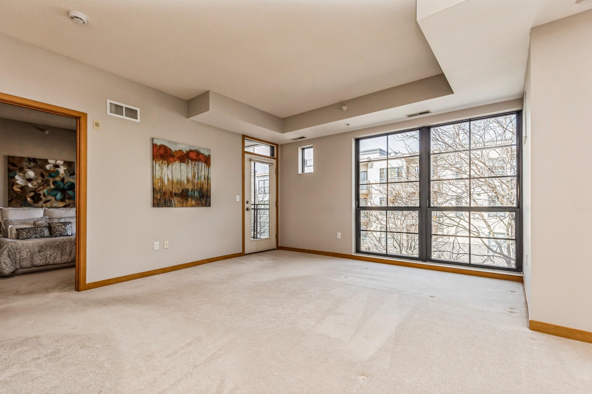 2565 Franklin Avenue 302