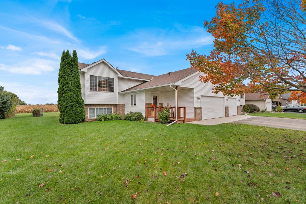Photo of 10929 Shoreline Court, Chisago City, MN 55013 (MLS # 6804758)