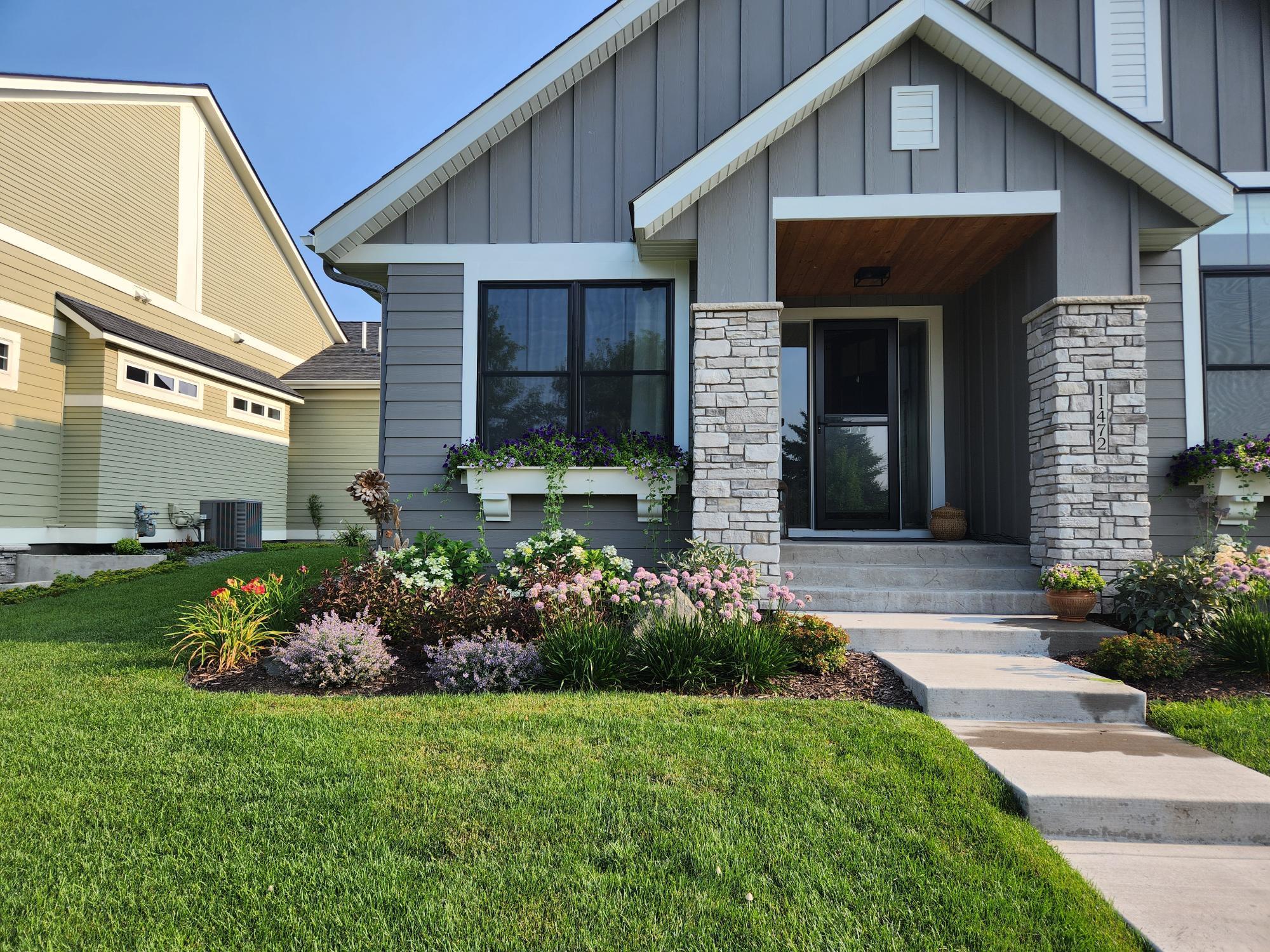 11472 Sunflower Lane N