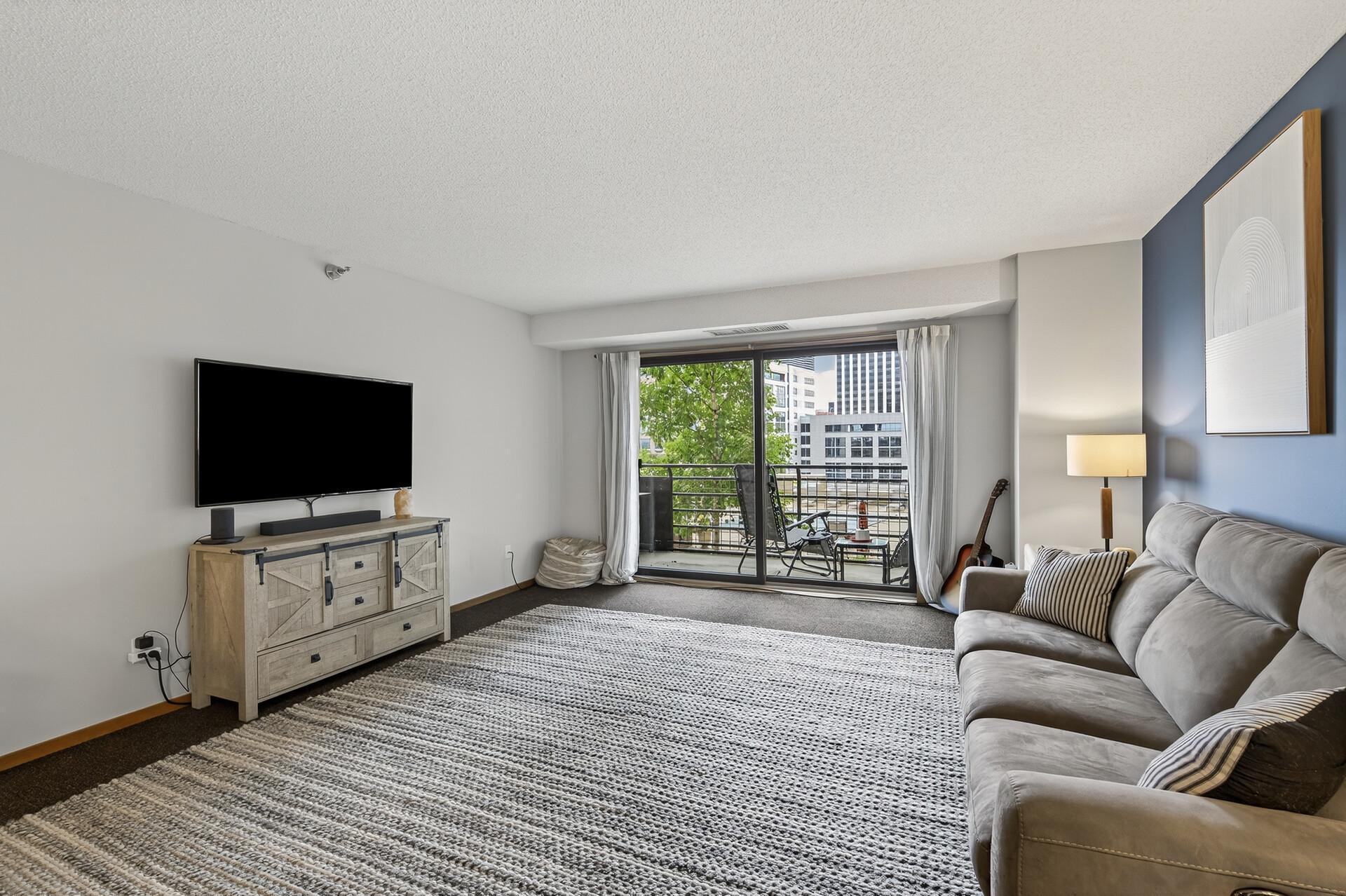 66 9th Street E 1313