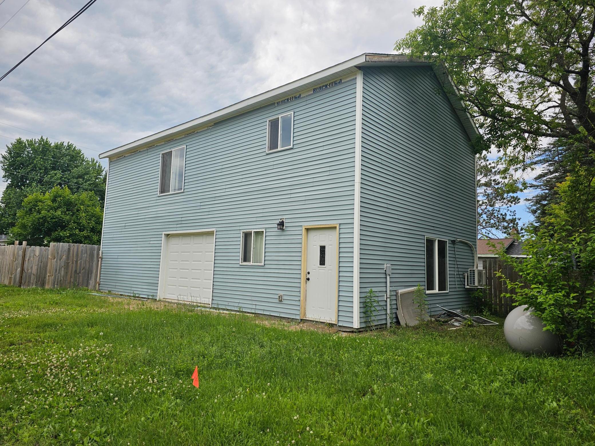 23 2nd Street SE