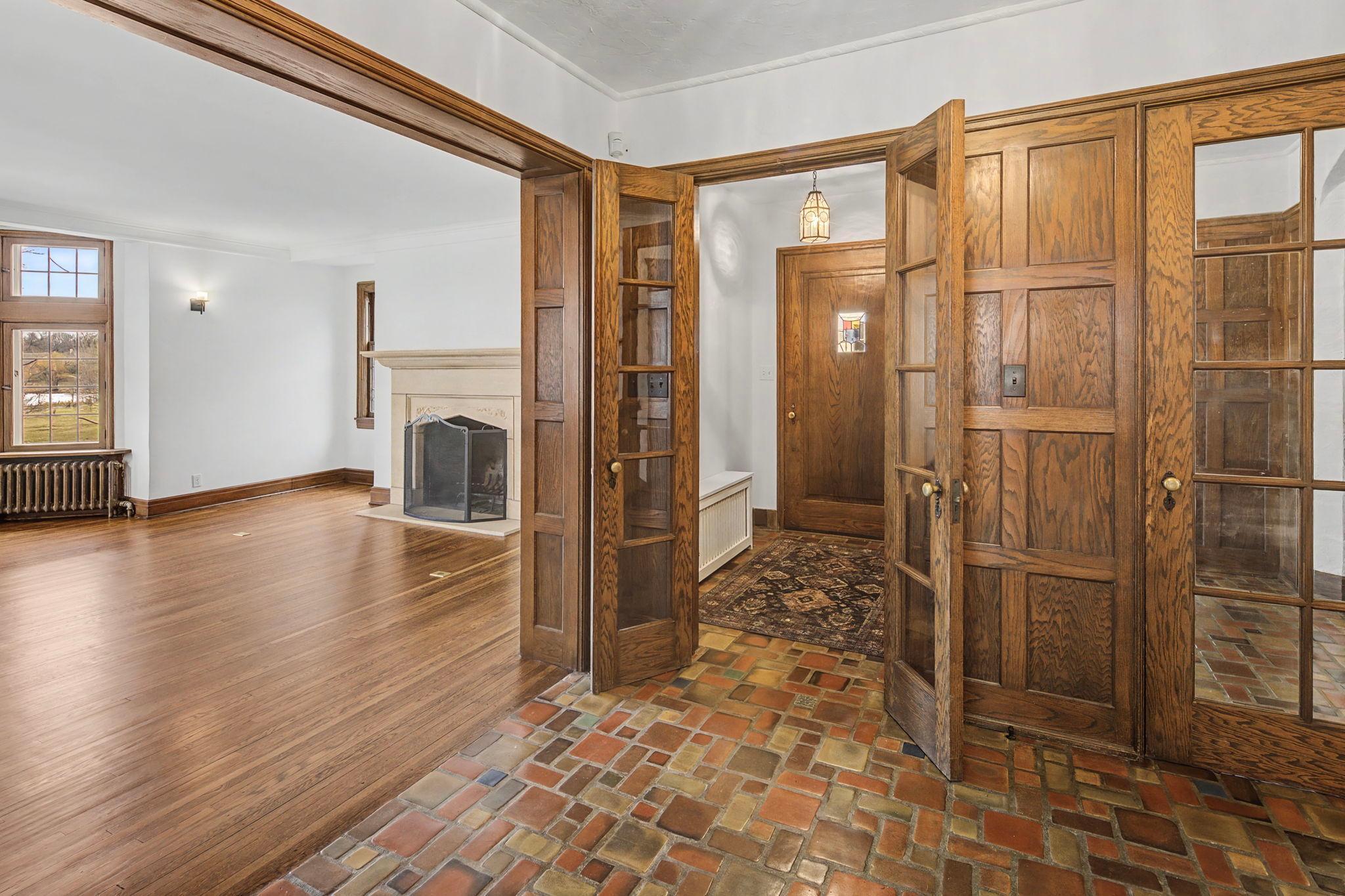 2635 Newton Avenue S