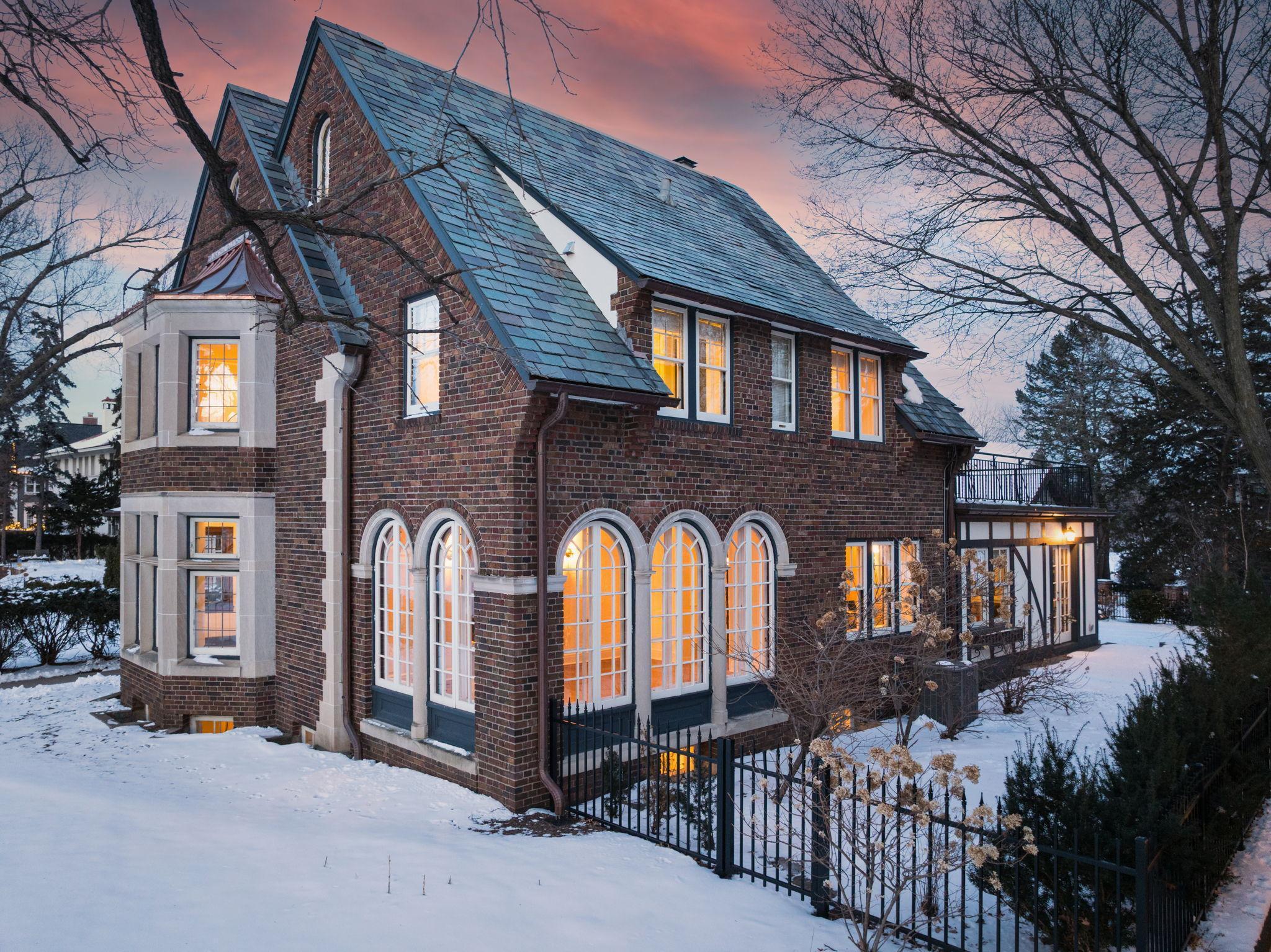 2635 Newton Avenue S