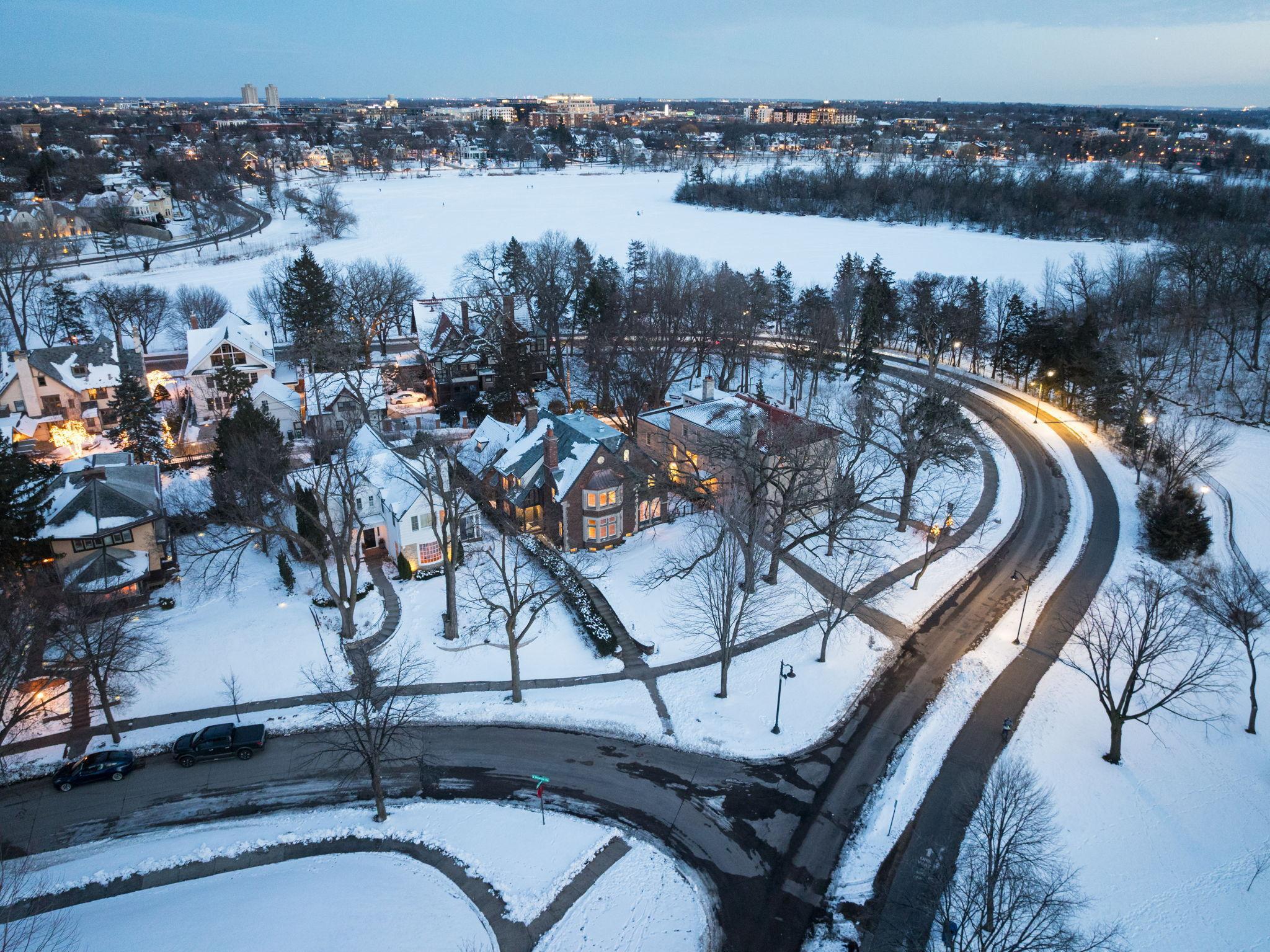 2635 Newton Avenue S