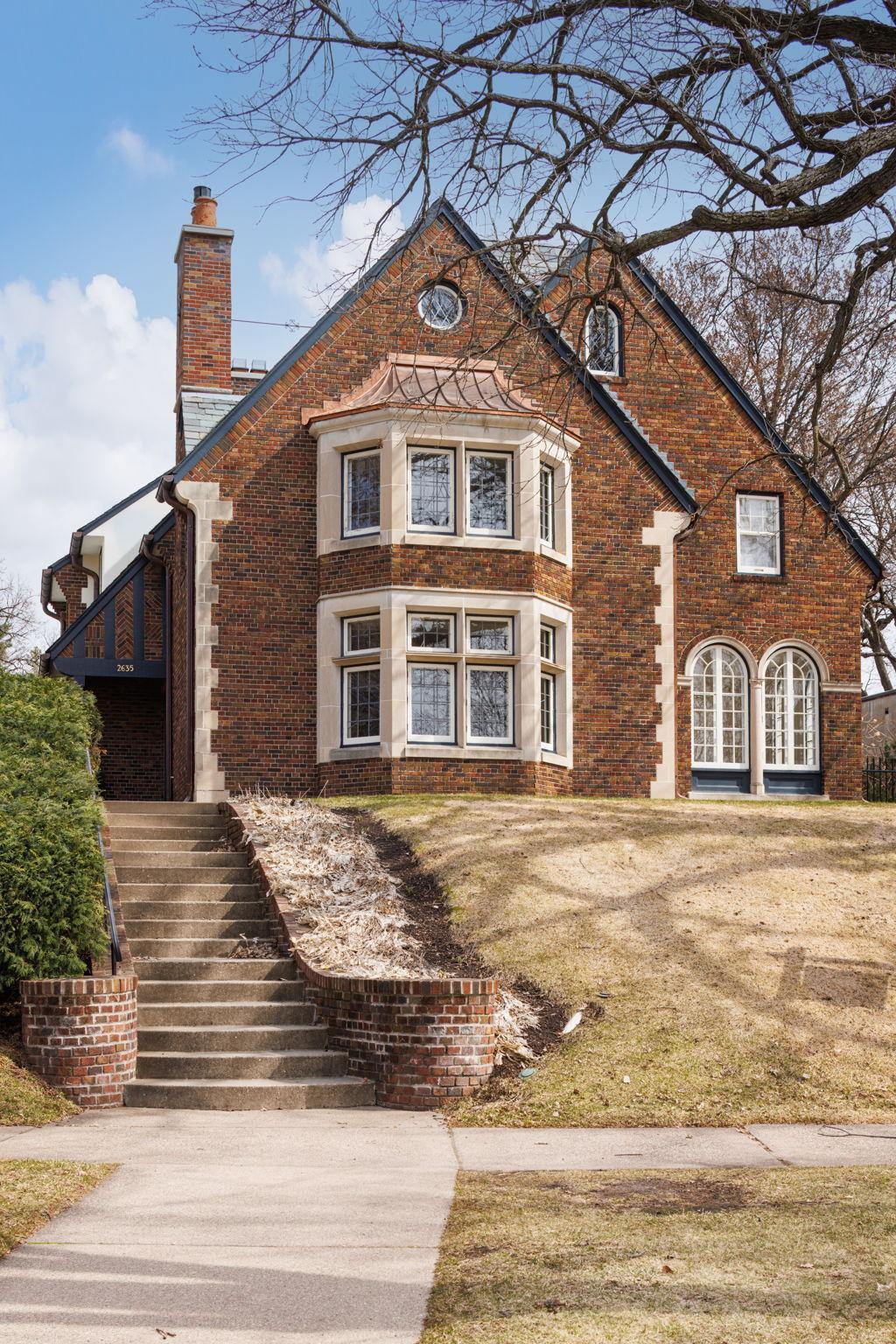 2635 Newton Avenue S