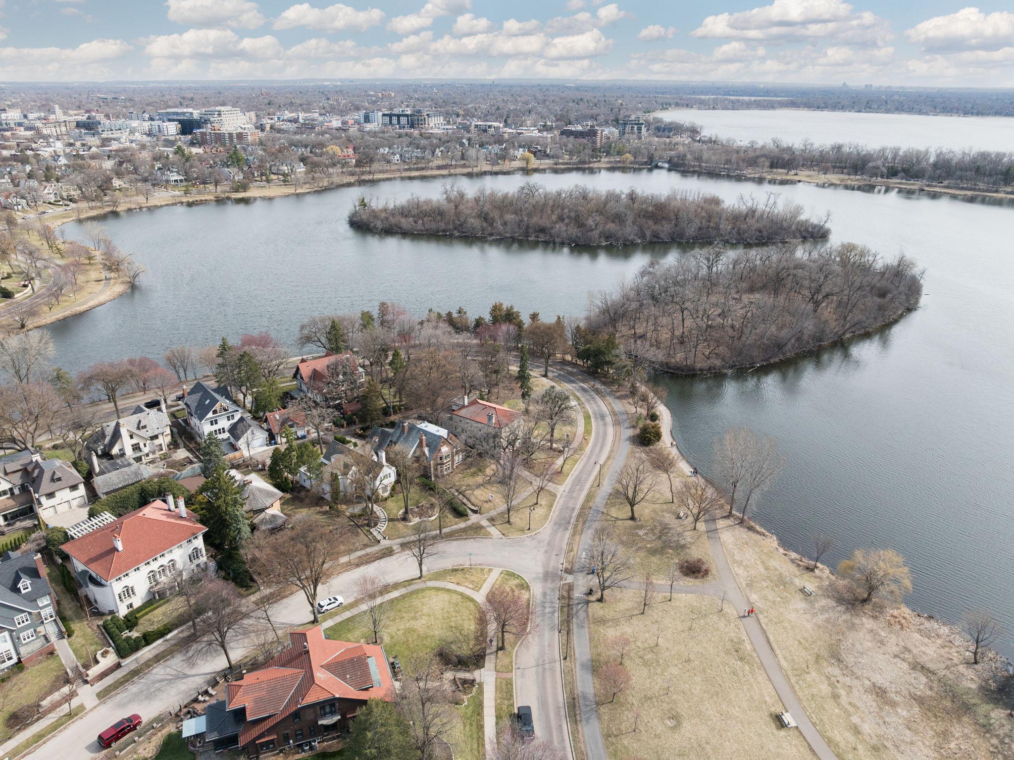 2635 Newton Avenue S