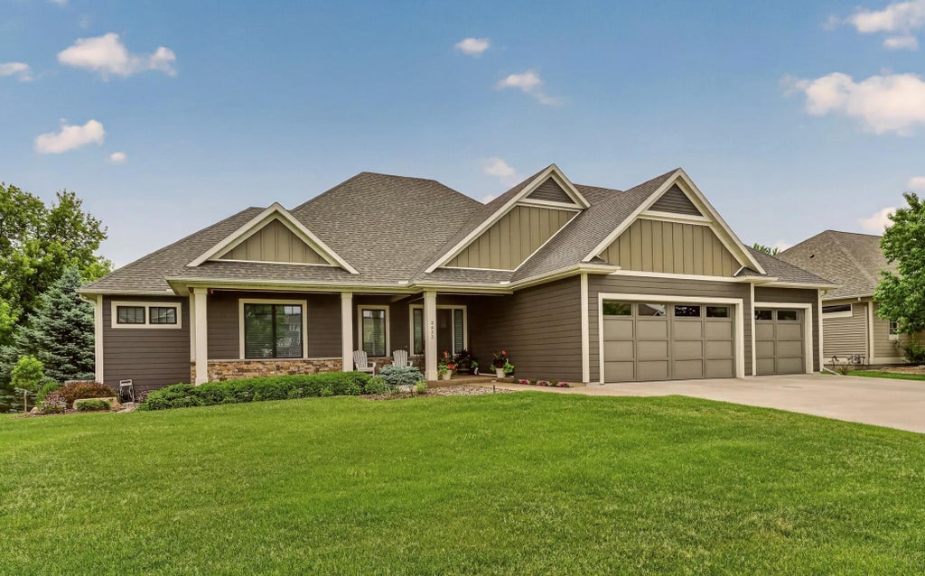 Photo of 2022 Shannon Oaks Boulevard NE, Rochester, MN 55906 (MLS # 7089003)