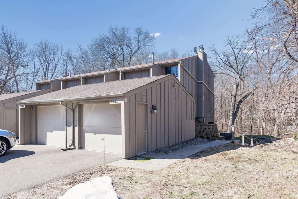 Photo of 1811 Yuma Lane N, Plymouth, MN 55447 (MLS # 7038659)