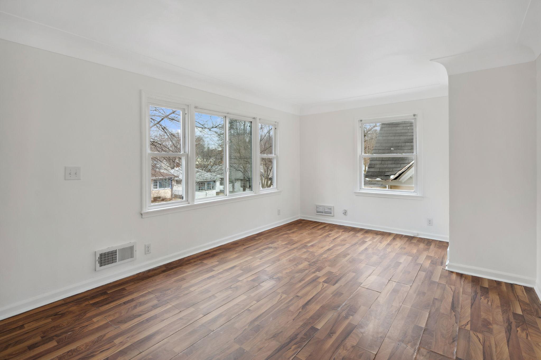 1119 6th Street E