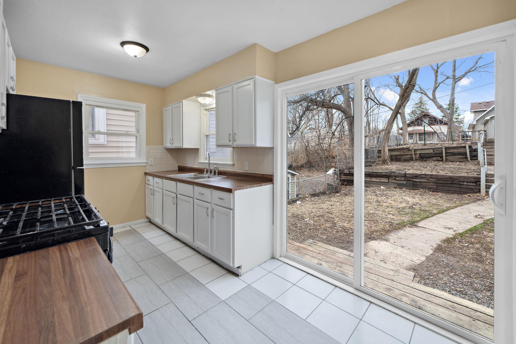 1119 6th Street E