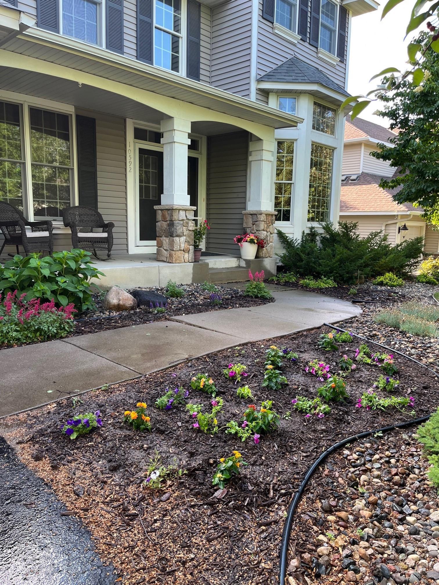 10592 Hawthorn Trail