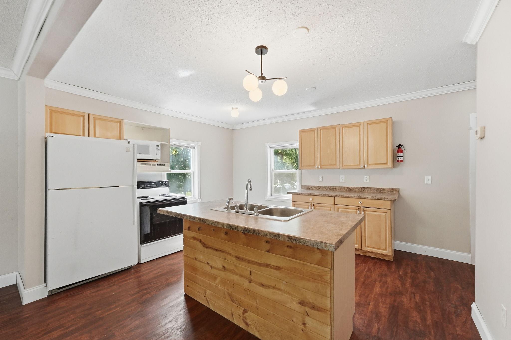 225 Cedar Street NE