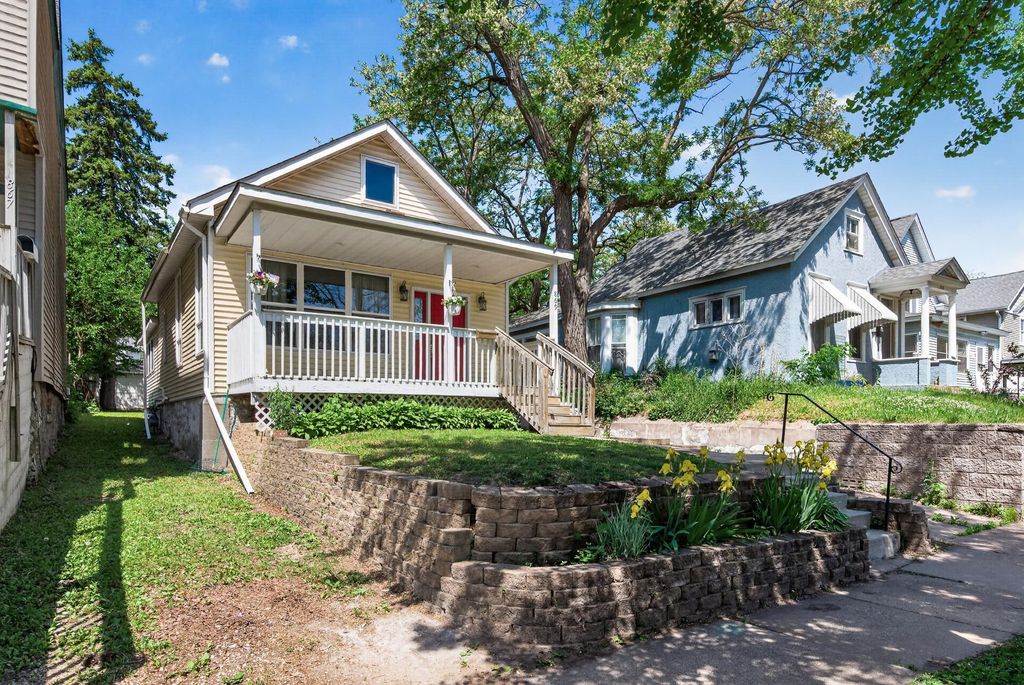Photo of 869 Desoto Street, Saint Paul, MN 55130 (MLS # 7083727)