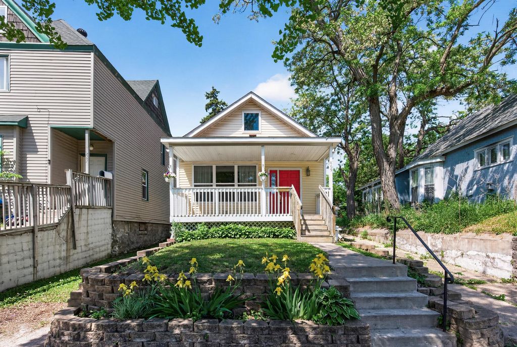 Photo of 869 Desoto Street, Saint Paul, MN 55130 (MLS # 7083727)
